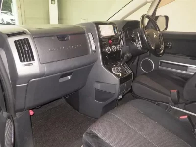 Mitsubishi DELICA D5