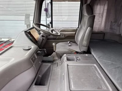 Hino SUPER DOLPHIN