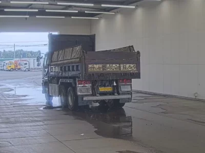 Nissan TRUCK