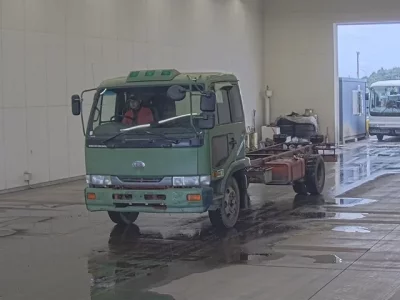 Nissan TRUCK