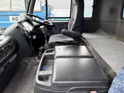 Nissan TRUCK
