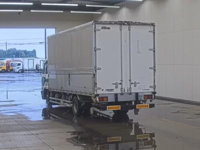 Nissan TRUCK