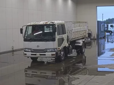 Nissan TRUCK