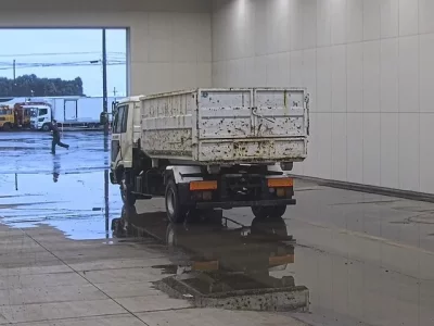 Nissan TRUCK