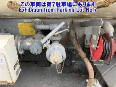 Nissan TRUCK