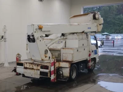 Isuzu TRUCK