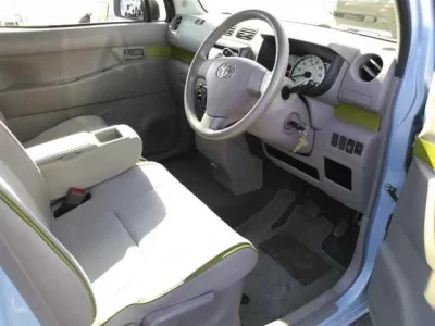 Toyota PIXIS SPACE