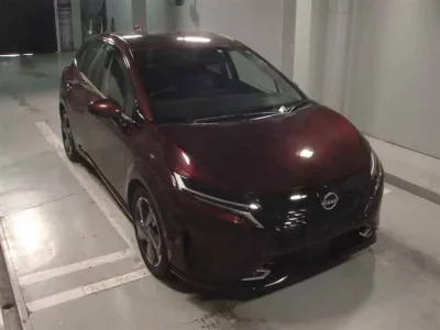 Nissan AURA