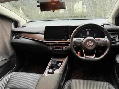 Nissan AURA