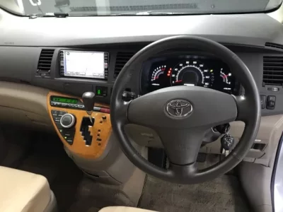 Toyota ISIS