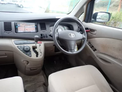 Toyota ISIS