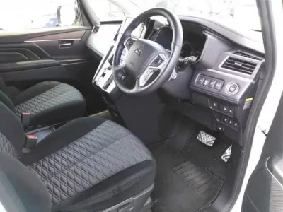 Mitsubishi DELICA D5