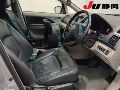Mitsubishi GRANDIS