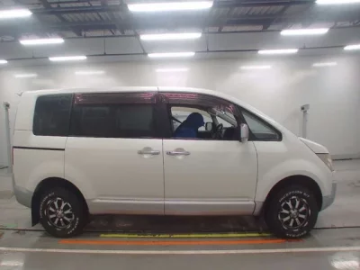 Mitsubishi DELICA D5