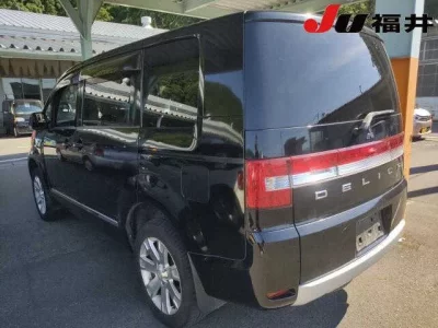 Mitsubishi DELICA D5