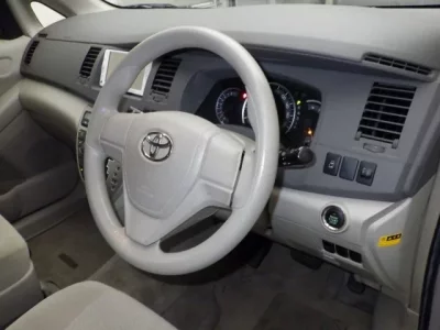 Toyota ISIS