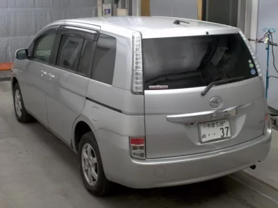 Toyota ISIS