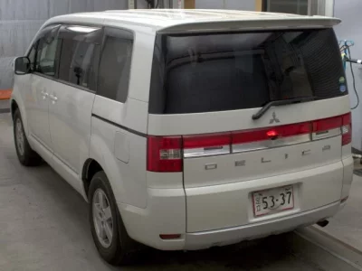 Mitsubishi DELICA D5