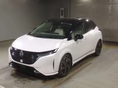 Nissan AURA