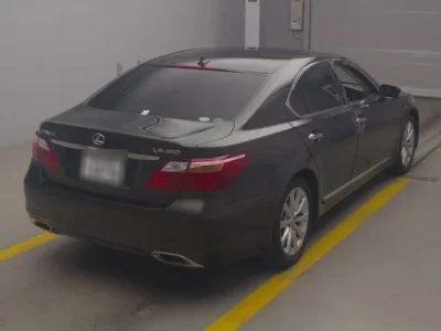 Lexus LS