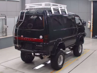 Mitsubishi DELICA WAGON