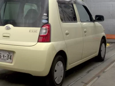 Daihatsu Esse
