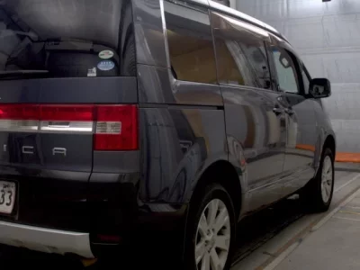 Mitsubishi DELICA D5