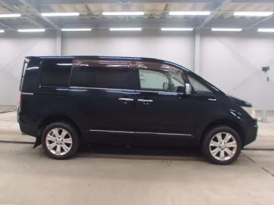 Mitsubishi DELICA D5