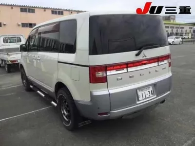 Mitsubishi DELICA D5