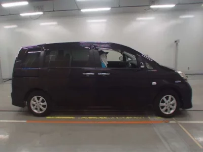 Toyota ISIS