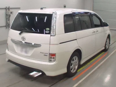 Toyota ISIS