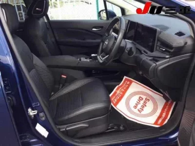 Nissan AURA