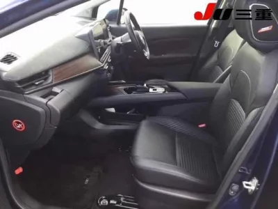 Nissan AURA