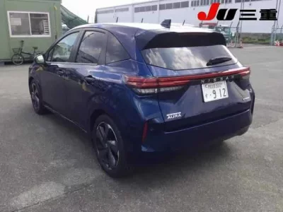 Nissan AURA