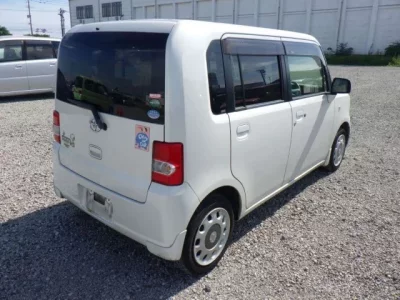 Toyota PIXIS SPACE