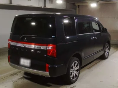 Mitsubishi DELICA D5