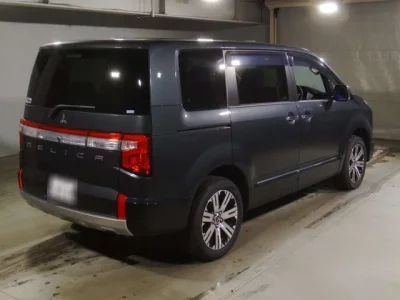Mitsubishi DELICA D5