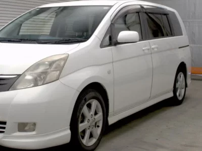 Toyota ISIS