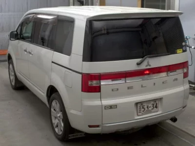 Mitsubishi DELICA D5