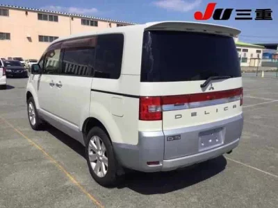 Mitsubishi DELICA D5