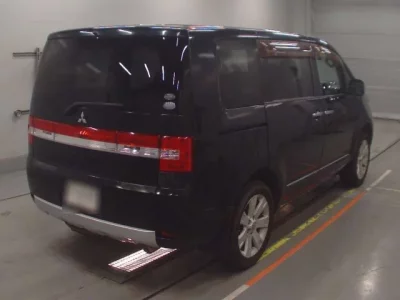 Mitsubishi DELICA D5