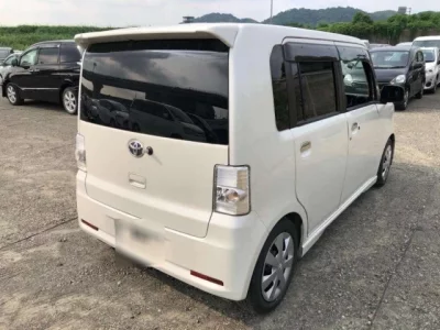Toyota PIXIS SPACE