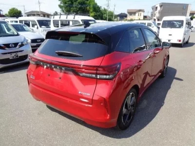Nissan AURA