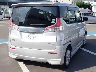 Mitsubishi DELICA D2