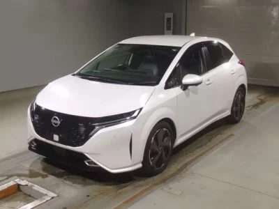 Nissan AURA