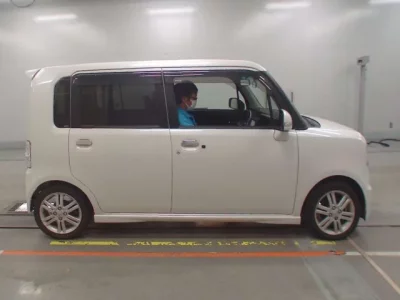 Toyota PIXIS SPACE