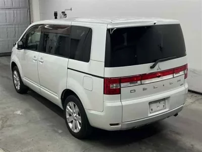 Mitsubishi DELICA D5