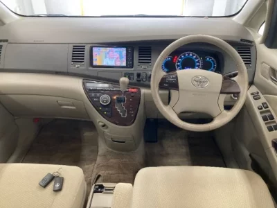Toyota ISIS