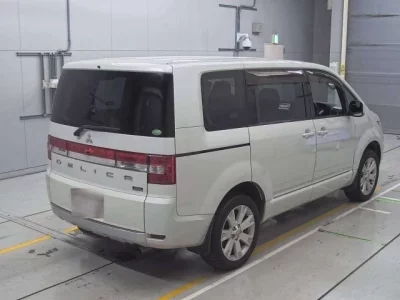 Mitsubishi DELICA D5
