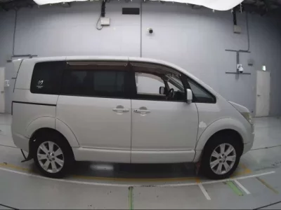 Mitsubishi DELICA D5